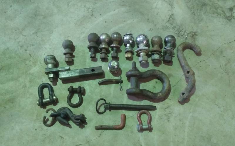 lot 75 image: Assorted Hitch Balls & Clevices