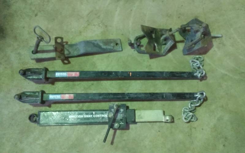 lot 76 image: Reese Sway Control Hitch Parts
