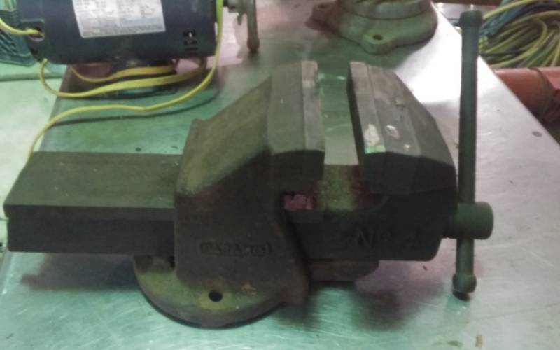 lot 87 image: Large Bench Vice 4 12 In. Paramo #4