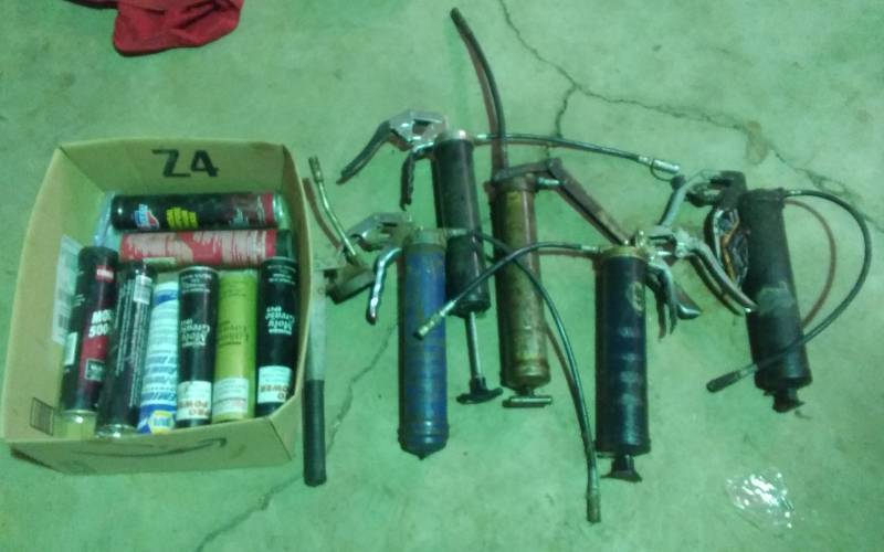 lot 90 image: Assorted Grease Guns & Grease