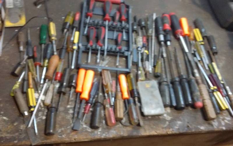 lot 115 image: Large Lot Of Assorted Screw Drivers