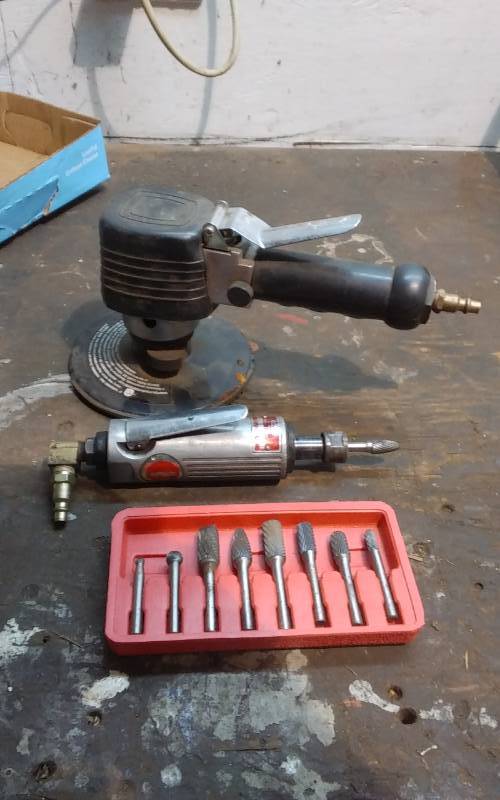lot 142 image: Campbell Hausfeld DA Sander, Dayton Die Grinder With Bits