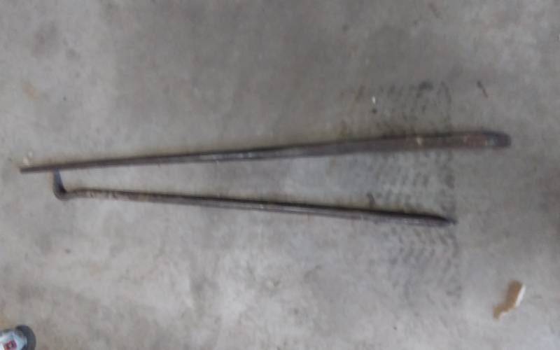 lot 165 image: 2-Pry Bars