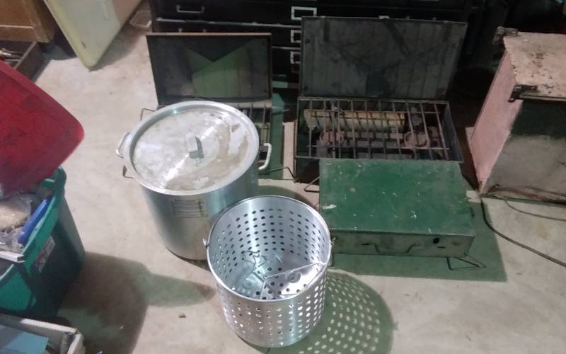 lot 175 image: 3-Coleman Camp Stoves, 1-Turkey Fryer Pot