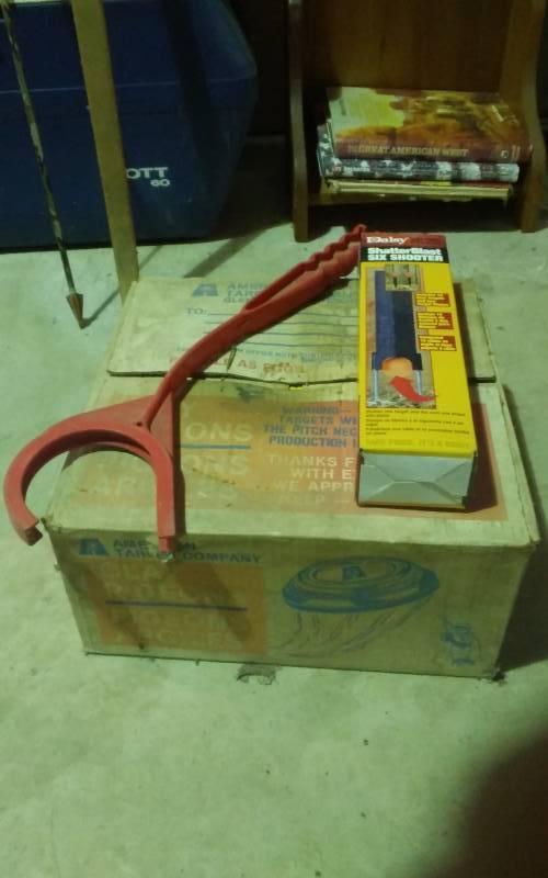 lot 177 image: Box Clay Pigeons, Thrower, Shatter Blast Target