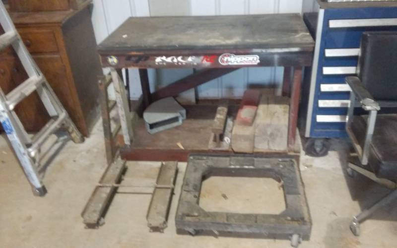 lot 191 image: Work Bench & 2-Flat Carts