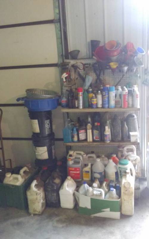 lot 198 image: Shelf & Contents (Automotive Related Chemicals)