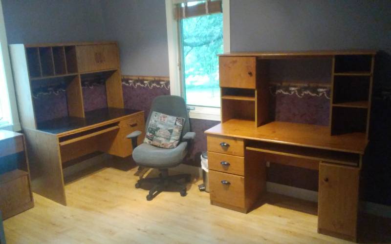 lot 216 image: Home Office 2-Hutch Top Desks, 1-Executive Chair, Storage Cabinet, Trash Can