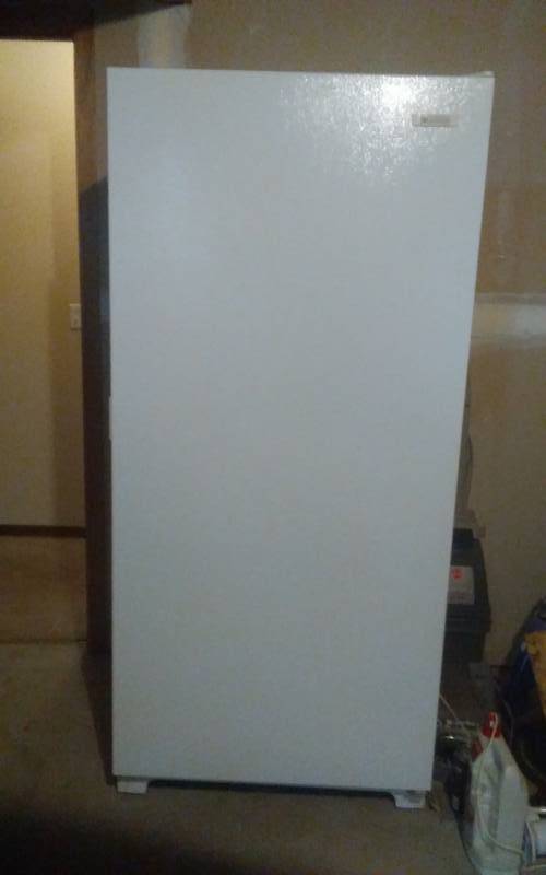 lot 227 image: White Westinghouse Upright Freezer 19.7 Cu Ft. 32x28x70