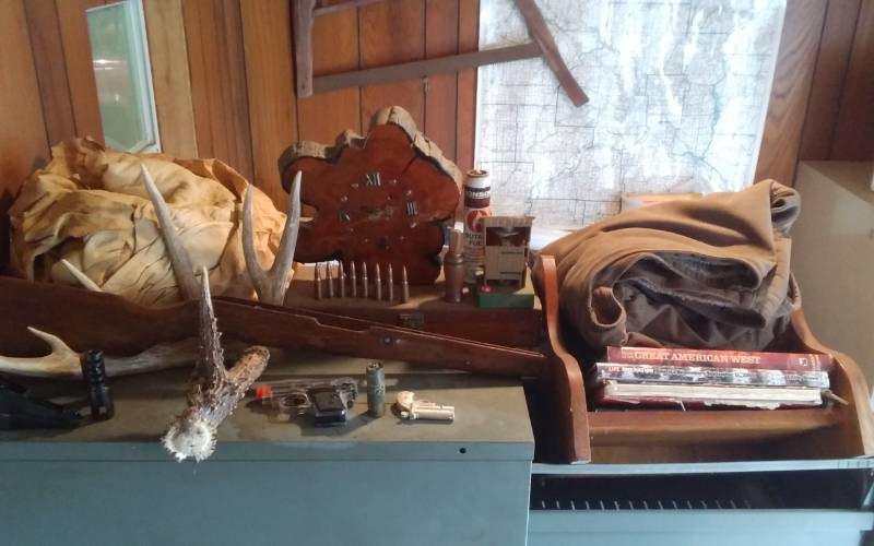 lot 247 image: Lot Of Sportsman Decor (Wood Clock, Books, Antlers, Vest-Size XL)