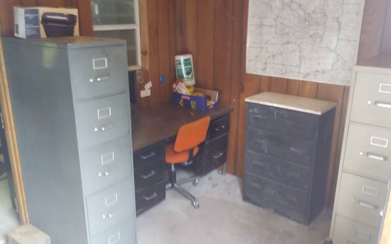 lot 249 image: Office Desk & Chair, 2-File Cabinets, 4-Drawer Chest