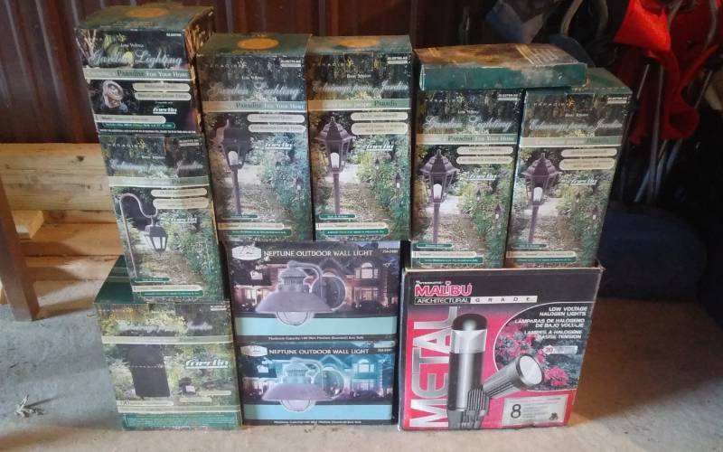 lot 261 image: Lot Of Lawn & Garden Outdoor Lighting