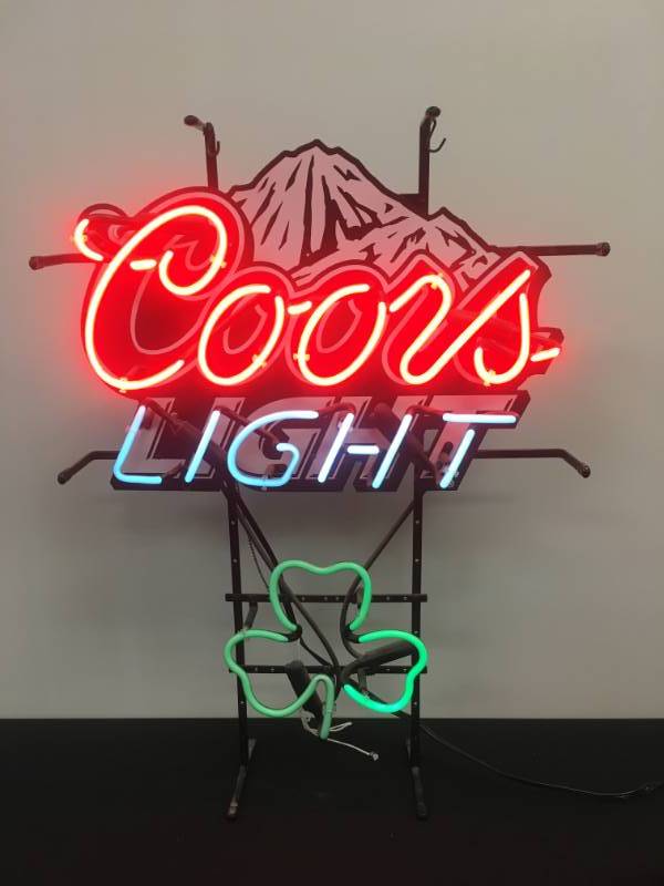 lot 7 image: Coors Light Neon Sign - 20 x 28