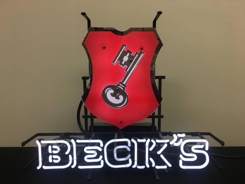 lot 8 image: Becks Neon Sign - 22 x 18