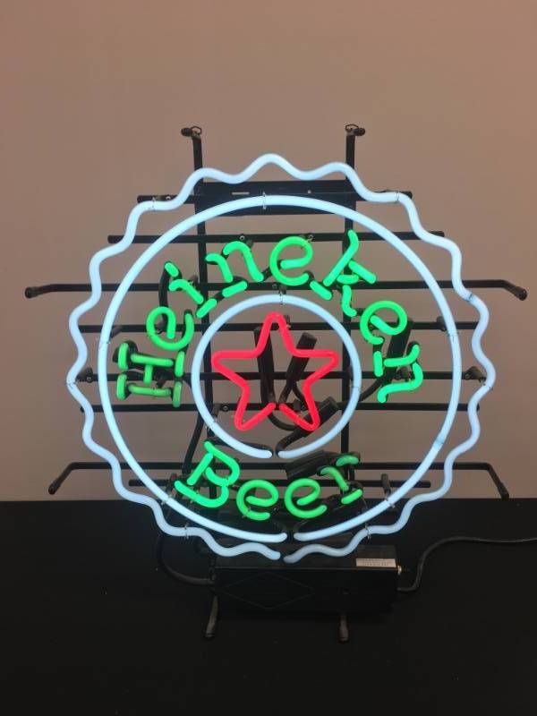 lot 9 image: Heineken Neon Sign - 22 x 24