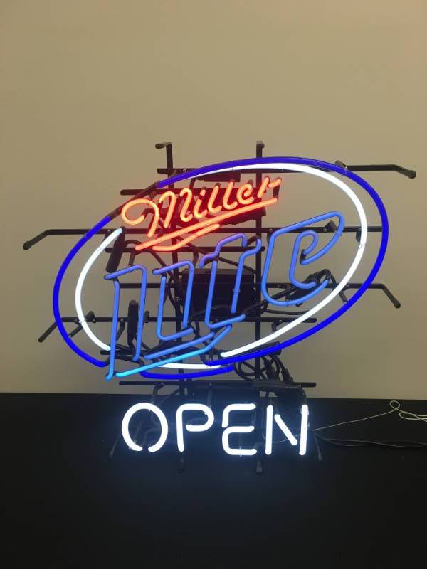 lot 10 image: Miller Lite Neon Sign 24 x 24