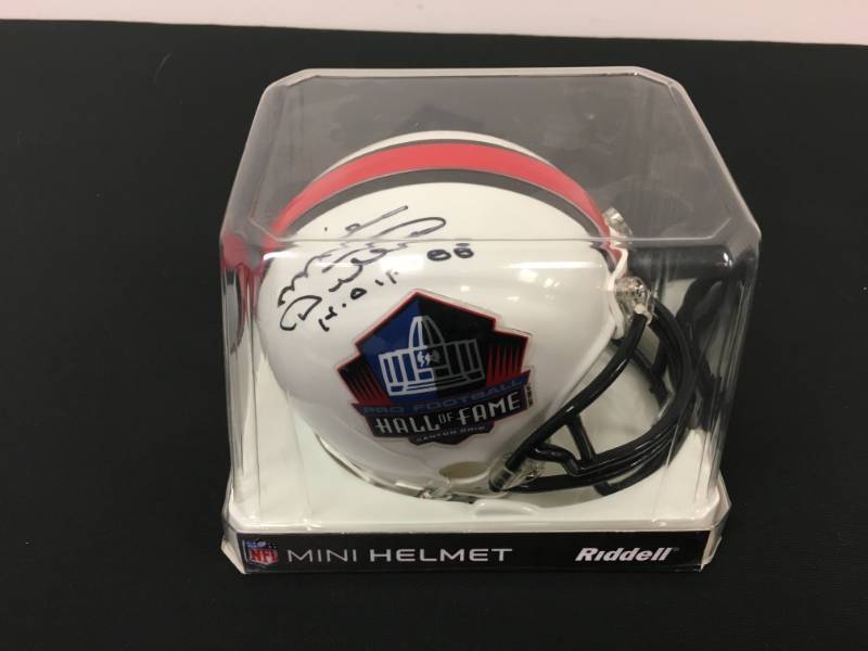 lot 97 image: Chicago Bears Autographed  Mike Ditka  Riddell Mini Helmet