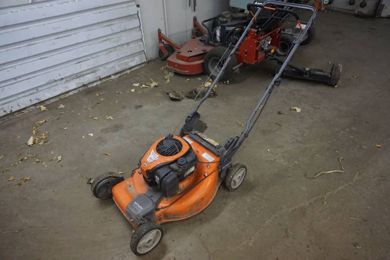 Husqvarna Model 550EX Lawn Mower 1999 International 4700 Roll