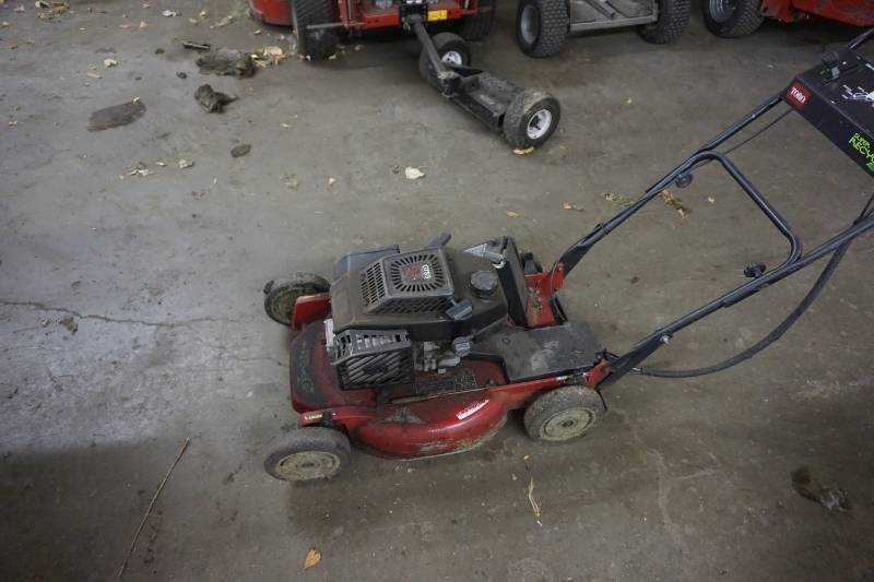lot 21 image: Toro GTS 5 Super Recycler 21 Lawn Mower With Bagger
