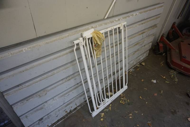 lot 35 image: Summer ChildPet Safety Gate