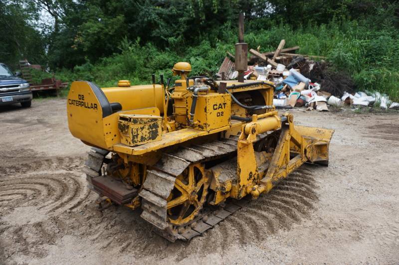 lot 4 image: 1952 Caterpillar Model D2 Crawler Dozer