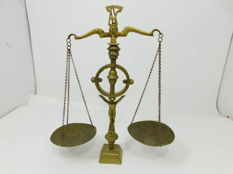 lot 3 image: Vintage Bronze Justice Scale