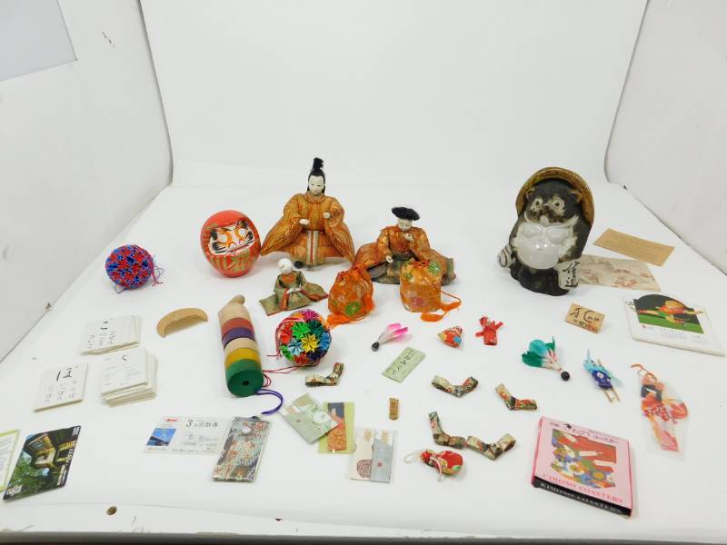 lot 67 image: Japanese Home Decor & Miscellaneous Items