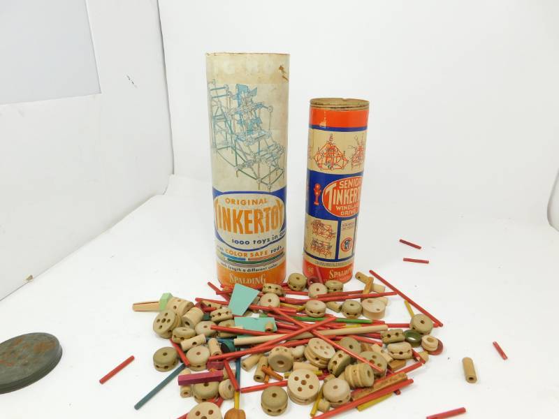 lot 94 image: Vintage Spaulding Original Tinkertoy Set