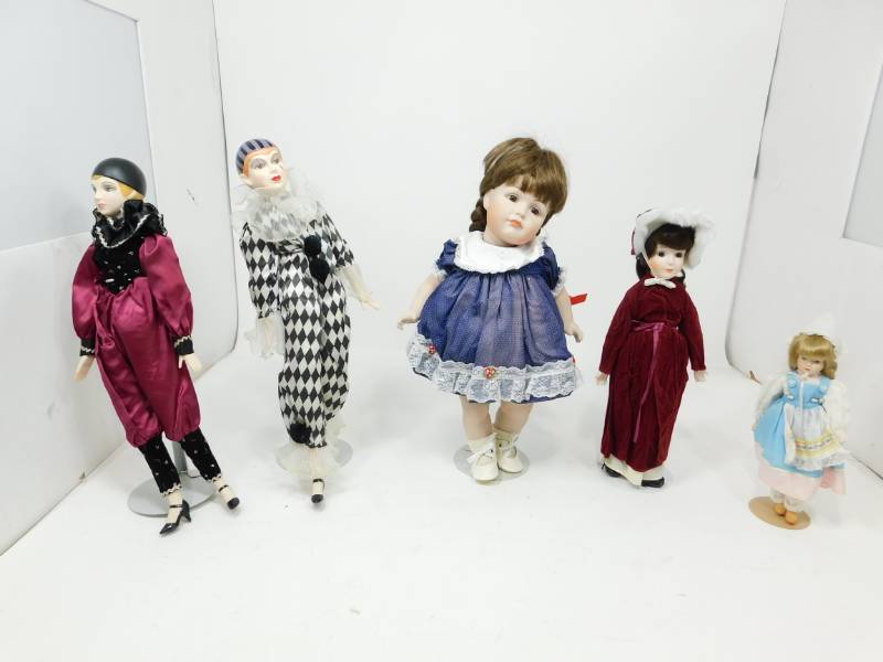 lot 103 image: Five Vintage Dolls For Collectors On Stands