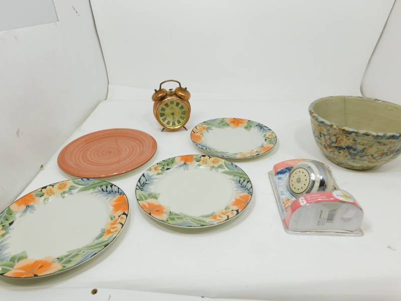 lot 111 image: Miscellaneous VintageAntique Household Items