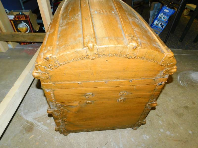 lot 7 image: Vintage  Steamer Trunk