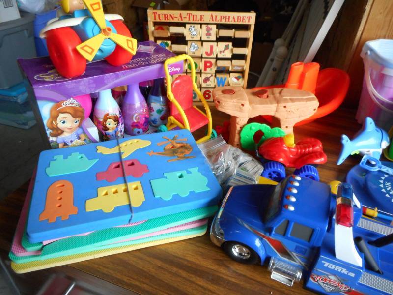 Large Lot of Childrens Items