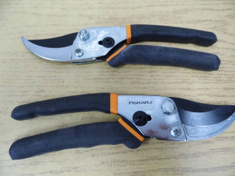 2 Pair of Fiskars Bypass Cutters