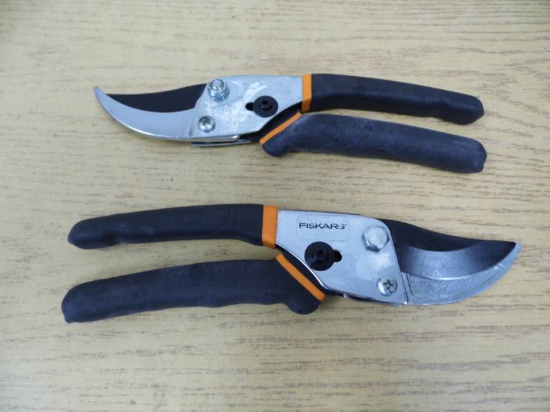 2 Pair of Fiskars Bypass Cutters