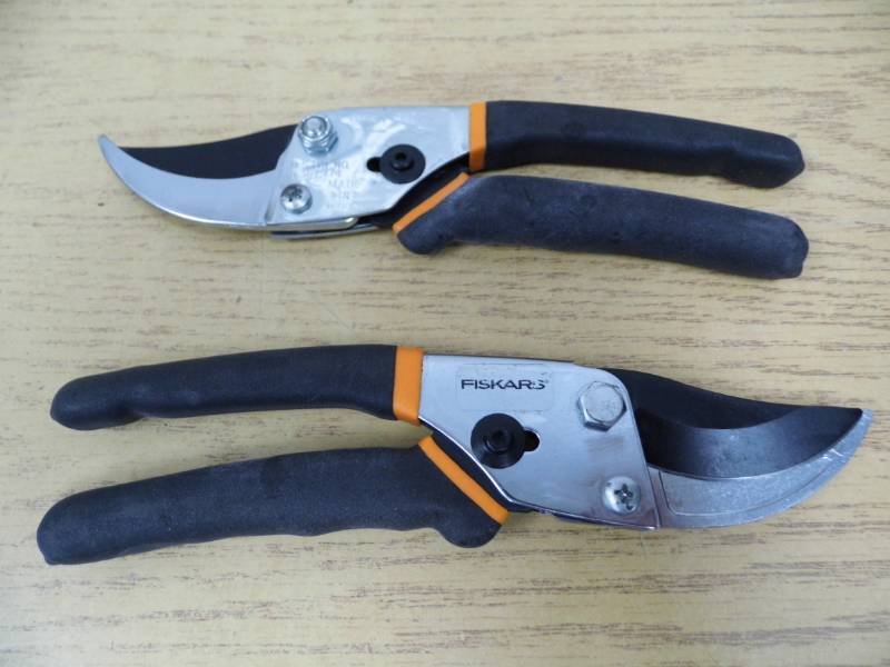 2 Pair of Fiskars Bypass Cutters