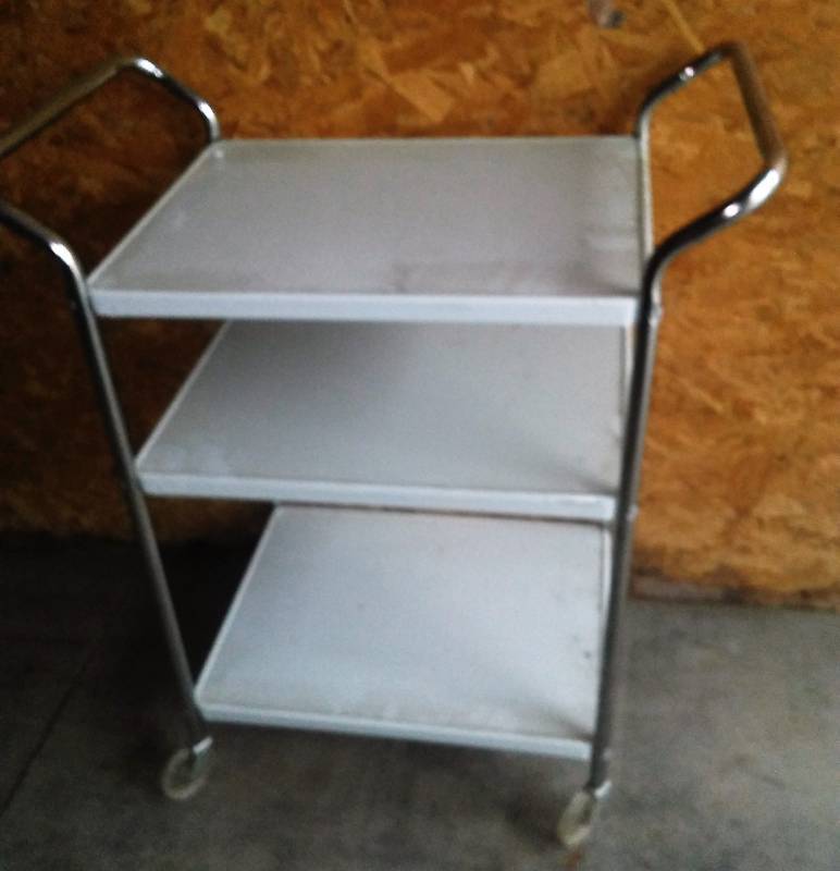 lot 17 image: Rolling utility cart.