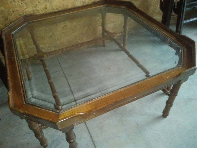 lot 21 image: 3 vintage accent tables.