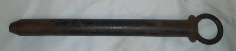 lot 32 image: Hitch pin, 16 in. x 1.25 in. diameter.