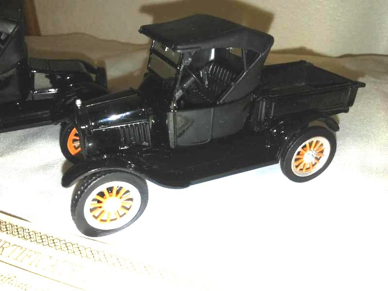 lot 41 image: 1925 Ford Model T pickup and Coupe - 2 sets.