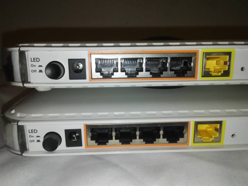 lot 49 image: 2 NetGear wireless routers, range max.