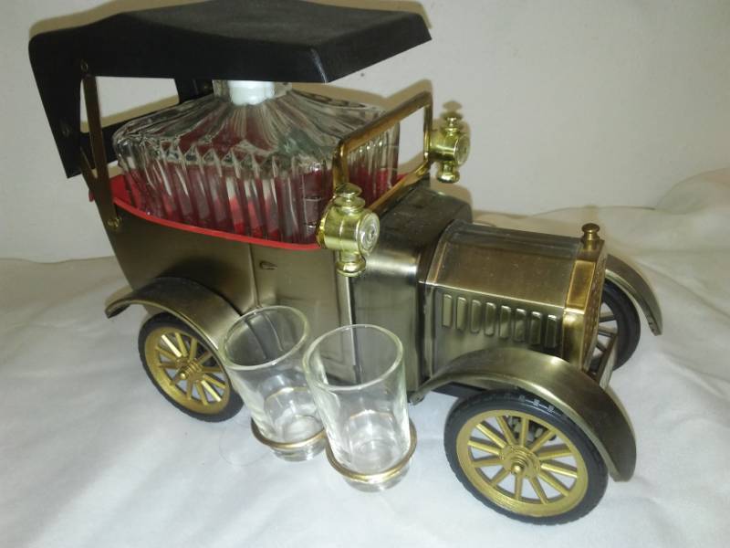 lot 50 image: 1918 Ford Brandy bottle and shot glasses.