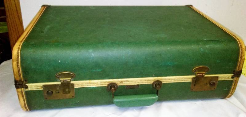 lot 55 image: Vintage green suitecase.