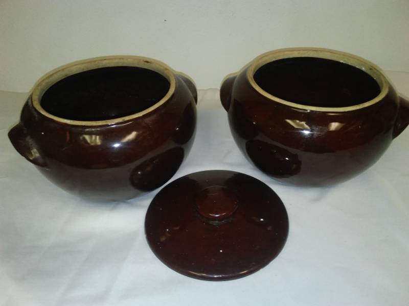 lot 58 image: 2 vintage Bean Pots,