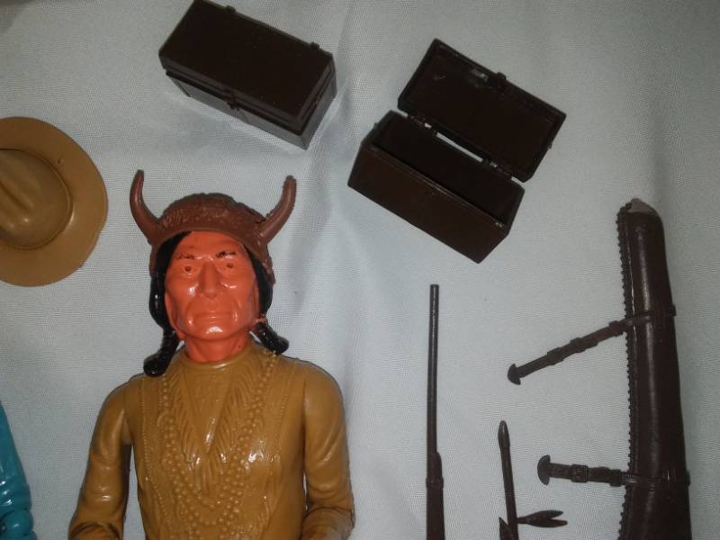 lot 61 image: Vintage Marx 12in Geronimo and Jane West figurines.