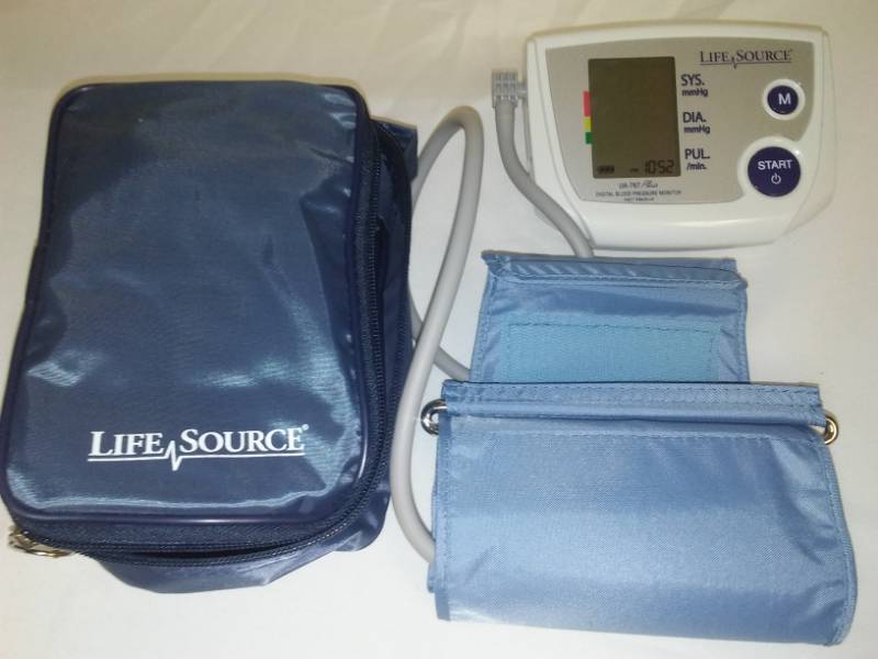 lot 62 image: Life Source blood pressure monitor and cuff