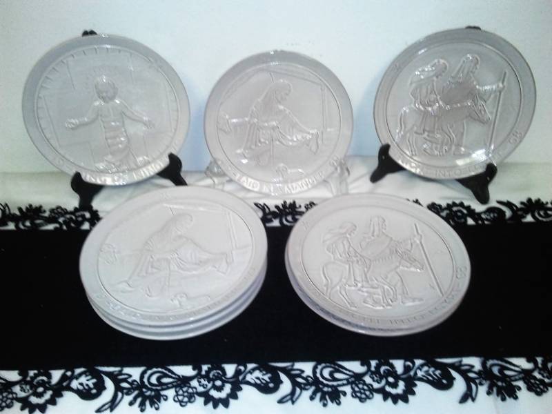 lot 65 image: Frankoma annual Christmas plates (8)