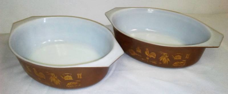 lot 66 image: 2 Vintage Pyrex early American pattern.
