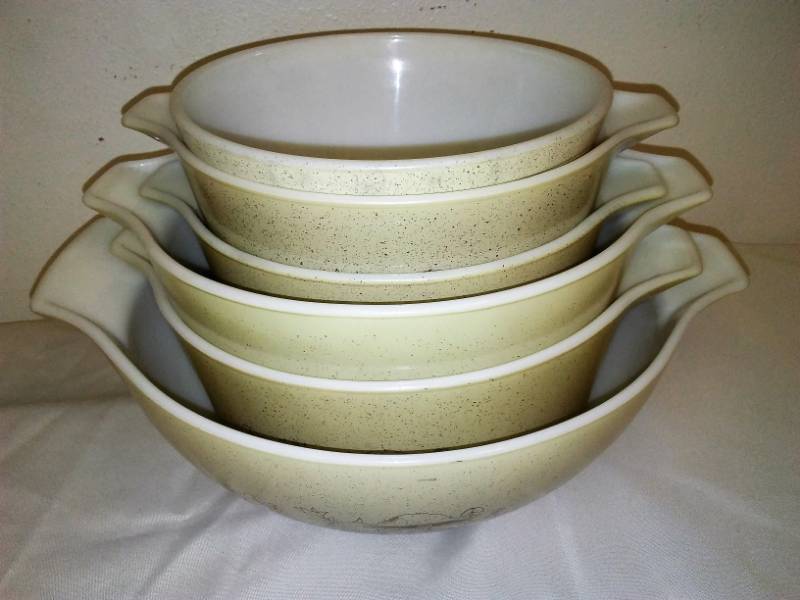 lot 68 image: Pyrex Forest fancies mushroom print.