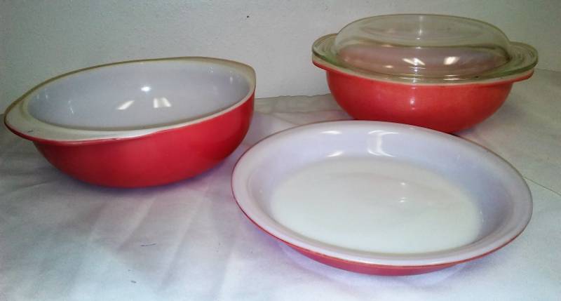 lot 77 image: 3 vintage Pyrex. Desert Dawn  Flamingo colored pieces