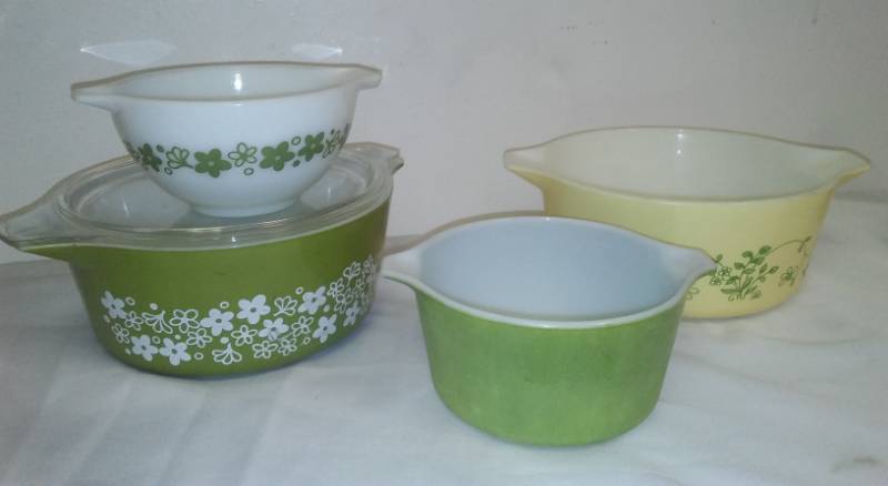 lot 78 image: 4 Vintage Pyrex. 2 Spring Blossom, Shenandoah,